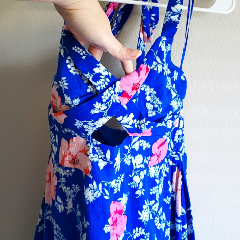 Wayf blue floral midi haulter dress, size Large - Picture 2 of 4